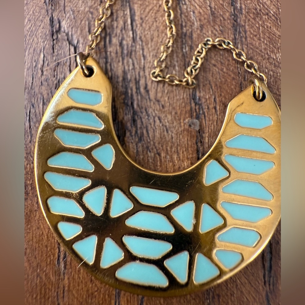 Stella & Dot White/turquoise
Breezeblock Gold Tone Reversible
Pendant Necklace - Picture 4 of 6